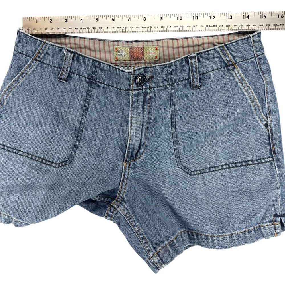 Old Navy Womens Size 6 Low Rise Denim Shorts Y2K Patch Pocket Light Wash Coastal - Picture 7 of 9
